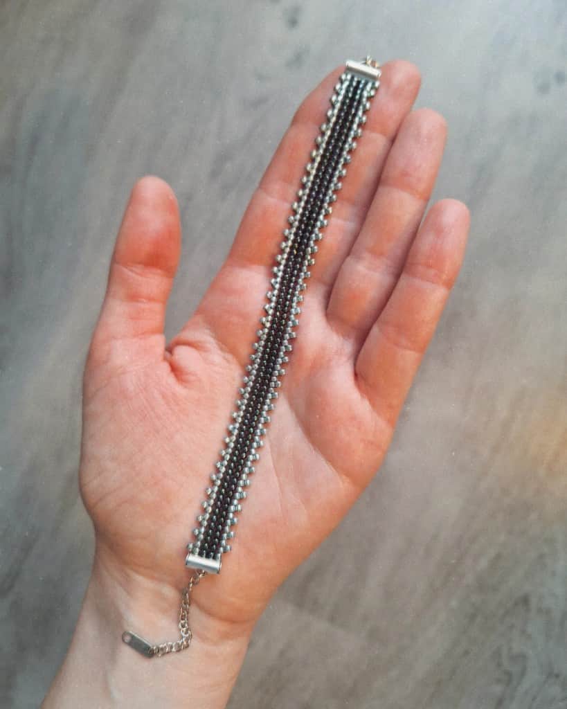 Pērlīšu rokassprādze