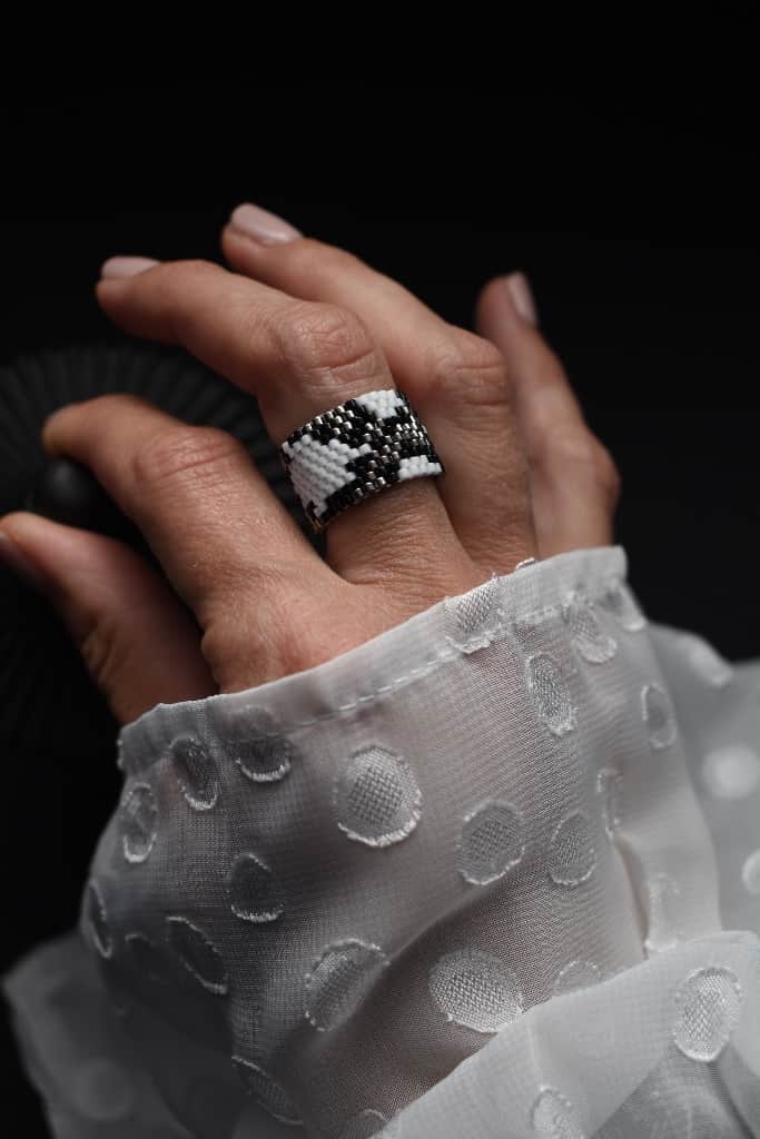 Gredzeni čūskas rakstā