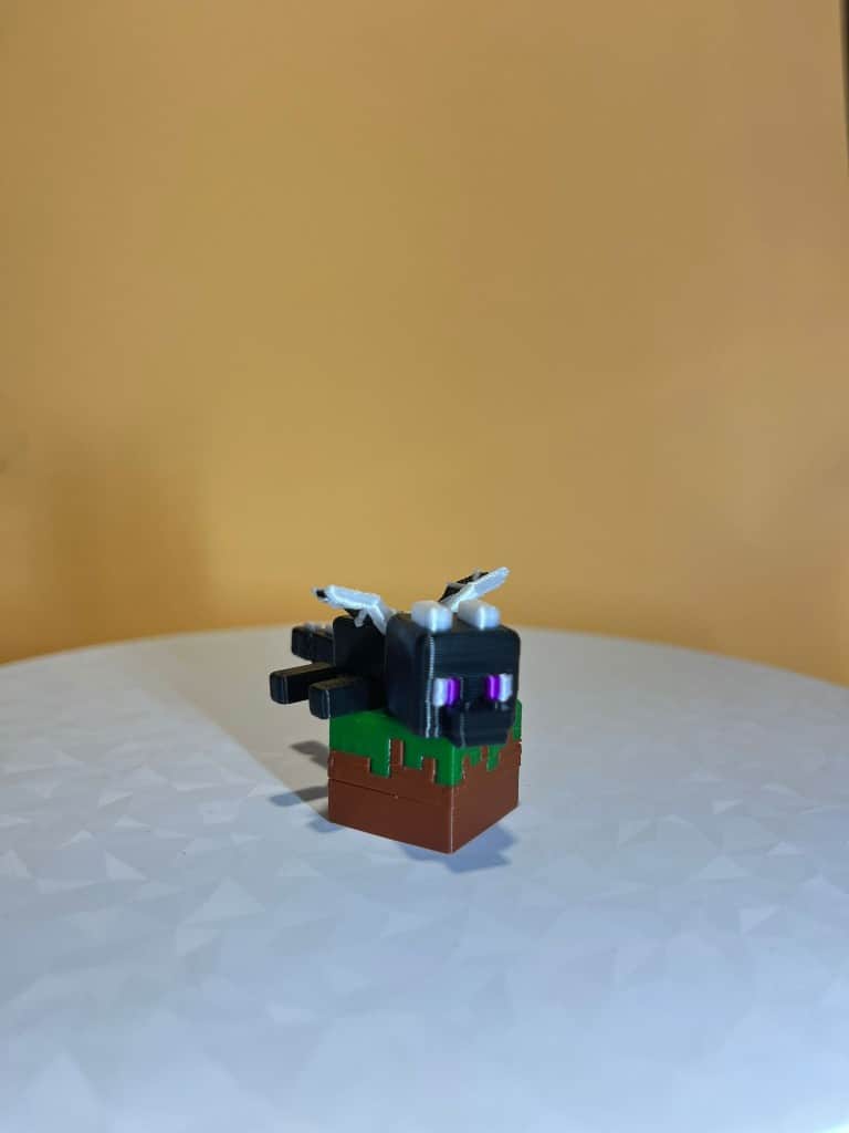Pārsteigumu olas Eggsplode ar Minecraft kolekcijas figūriņām.