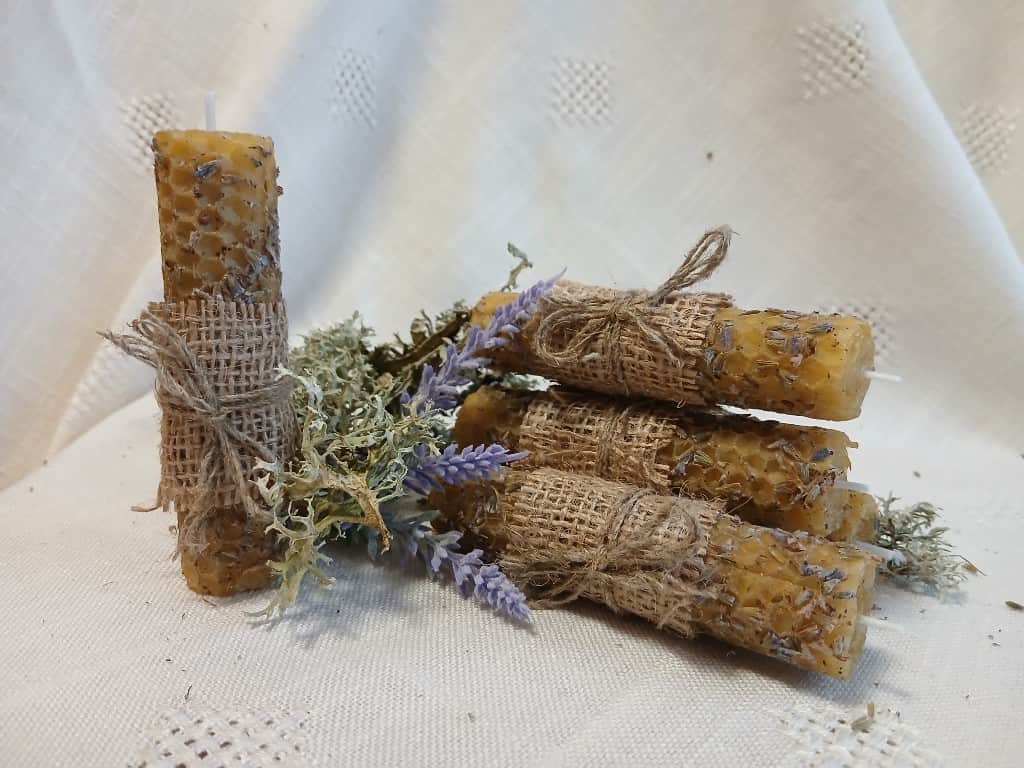 Sveces Bišu vaska ar lavandas ziediem