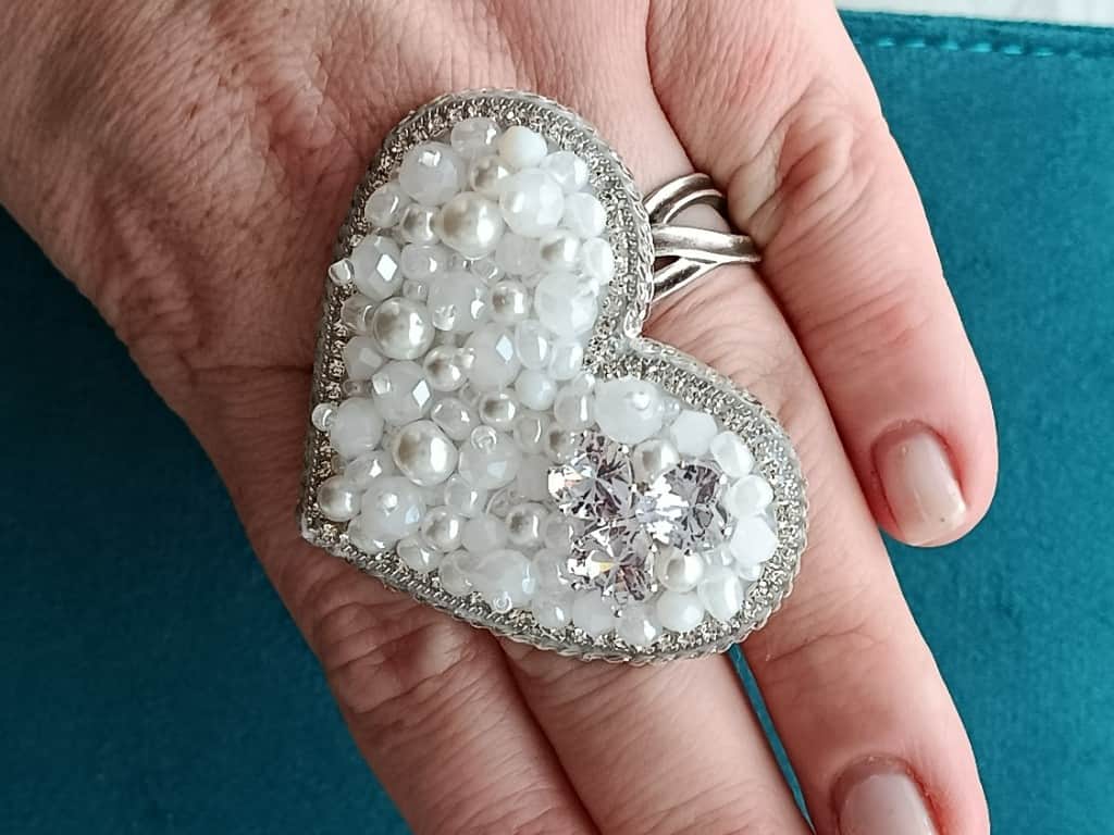 Piespraude (broša) "Baltā Sirds" 