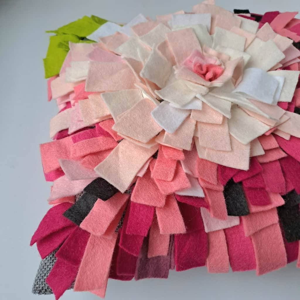 Dekoratīvs spilvens "Ūdensroze"