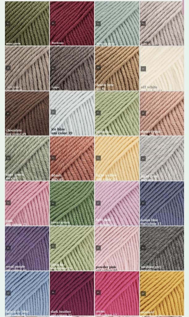 Kombinezoņi ar vairākām pīnēm, bonnet tipa cepurīte, zābaciņi ar pīnīti.