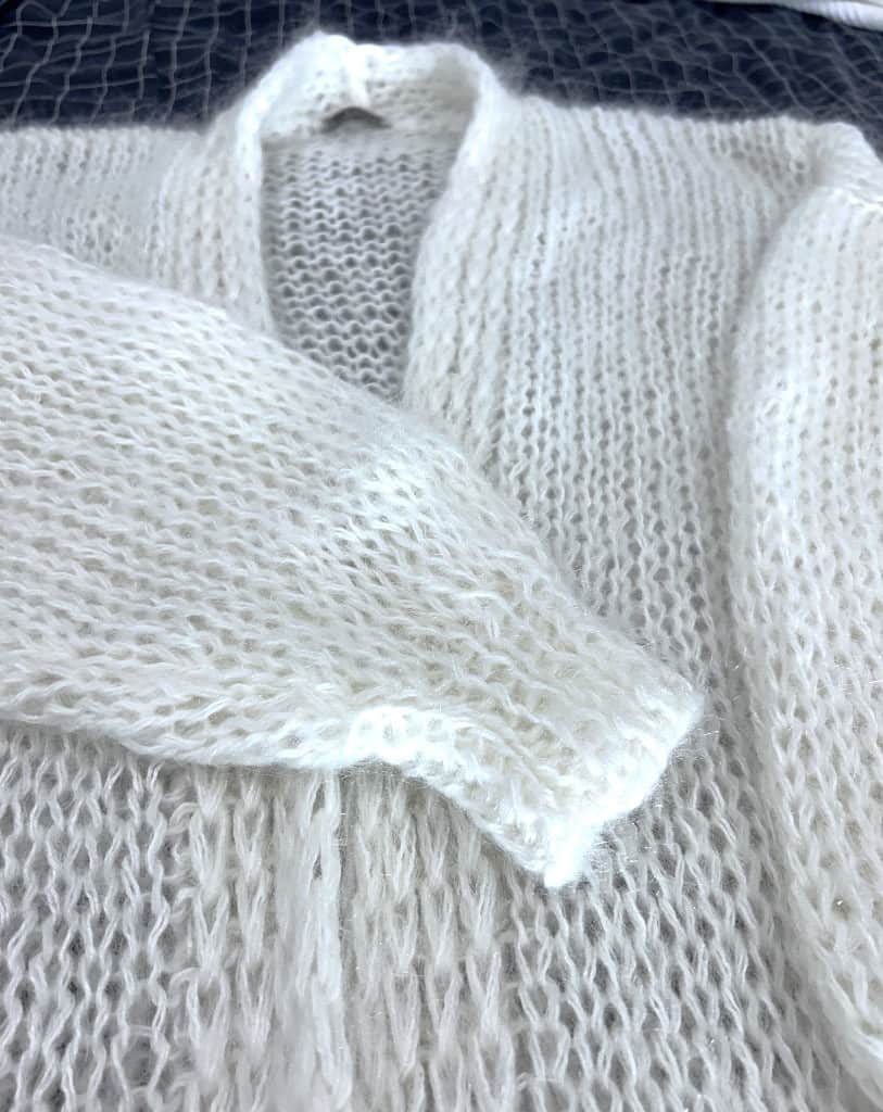 Balta garā mohēras jaka