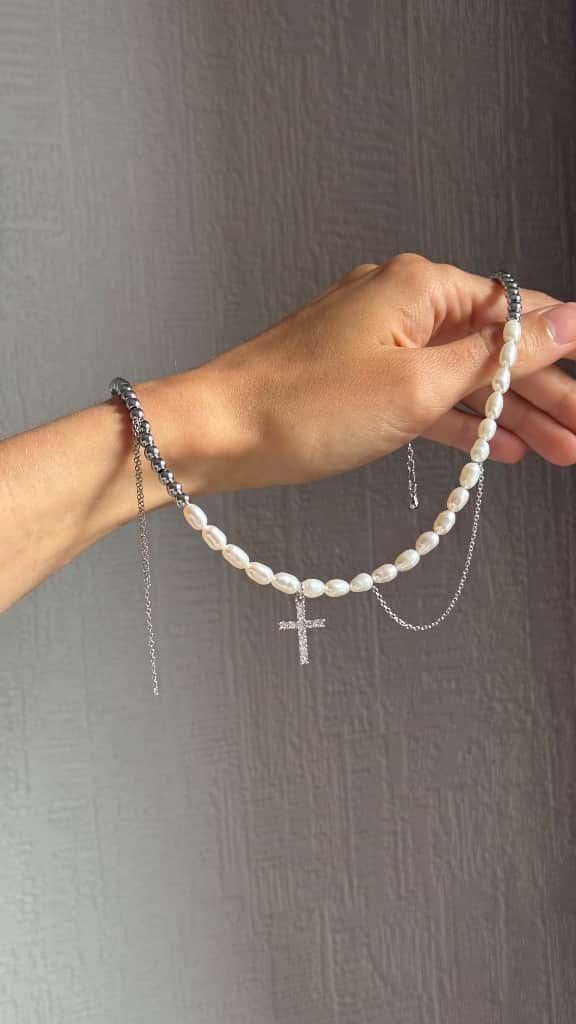 Upes pērļu kaklarota un auskari 