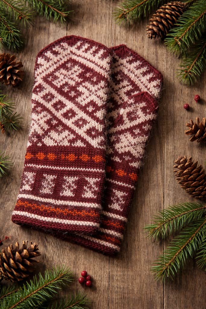 Vilnas cimdi ar ornamentu