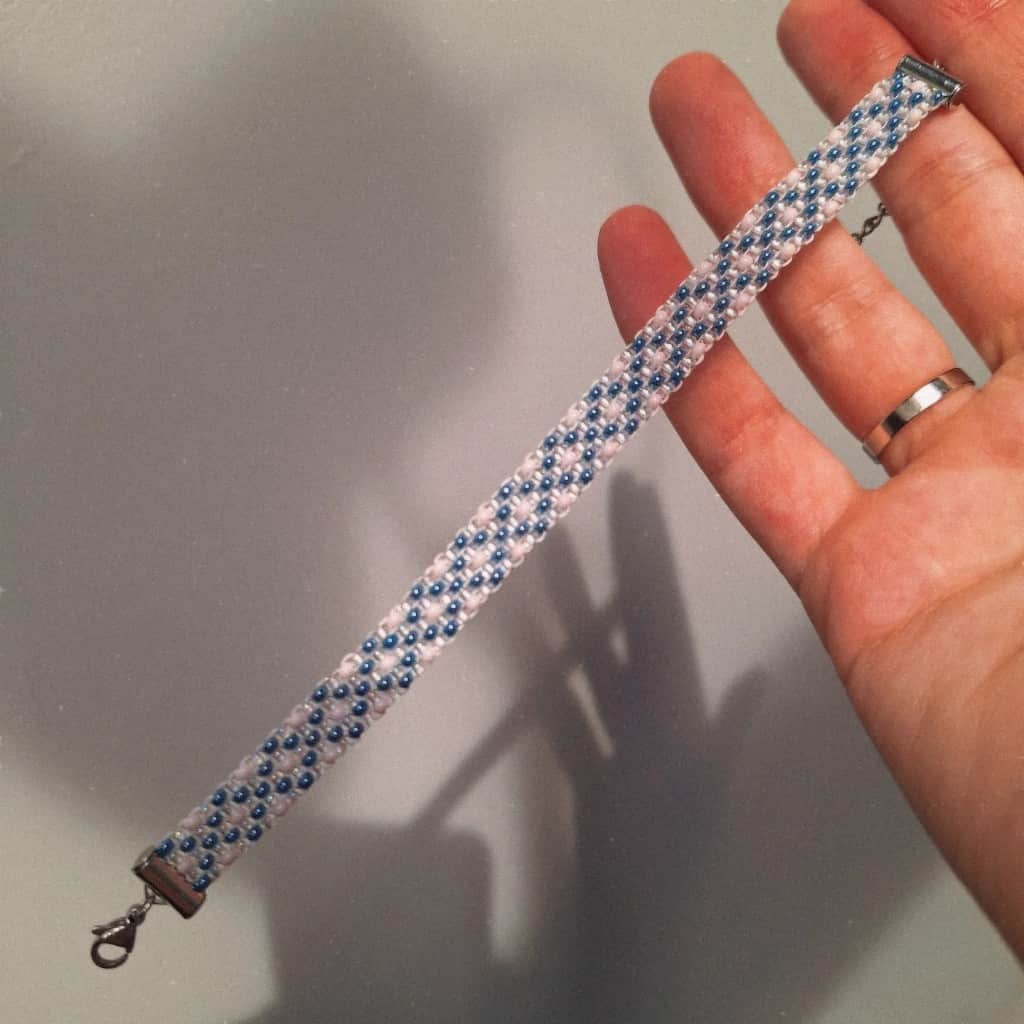 Pērlīšu rokassprādze