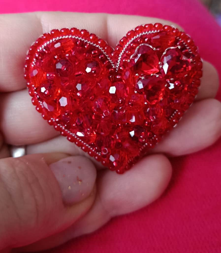 Piespraude (broša) "Sarkanā Sirds" 