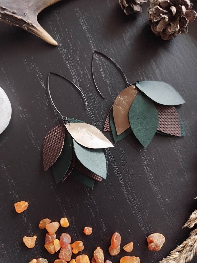 Ādas "Lielo lapu auskari"