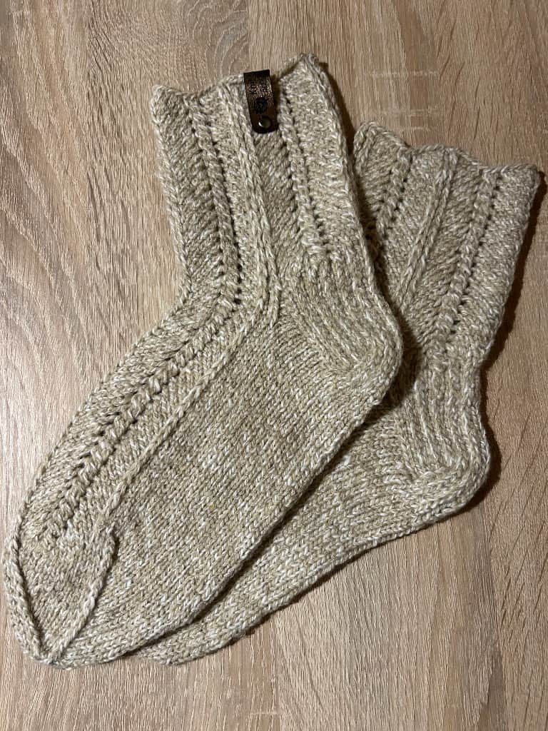 Adītas vilnas zeķes (dabīgā tonī)