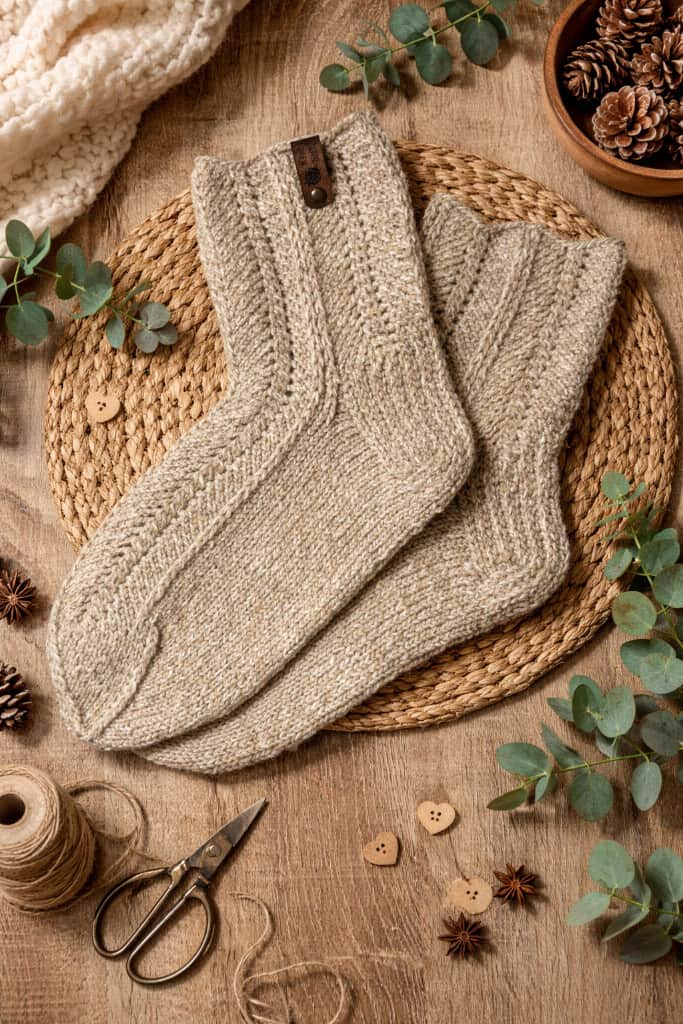 Adītas vilnas zeķes (dabīgā tonī)