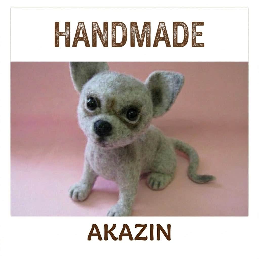 Ar adatu filcēts miniatūrs suns 17 cm x 17cm. Oriģināls roku darbs, kolekcionējama figūriņa, suvenīrs 