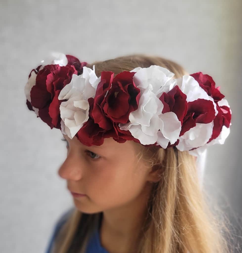 Mākslīgo ziedu vainags 🇱🇻