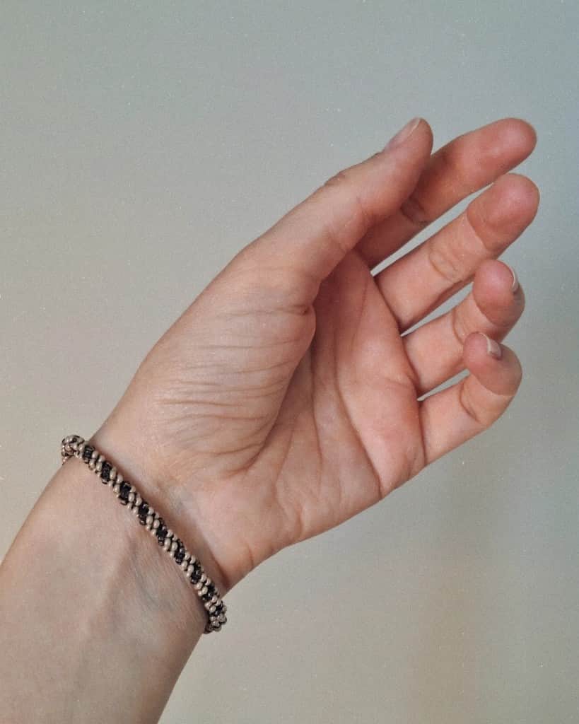 Pērlīšu rokassprādze ar magnētisko aizdari