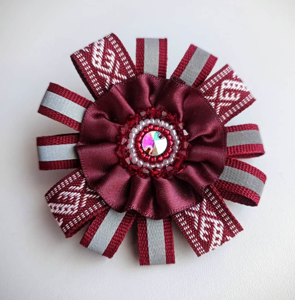 Piespraude Latviskā atstarojoša