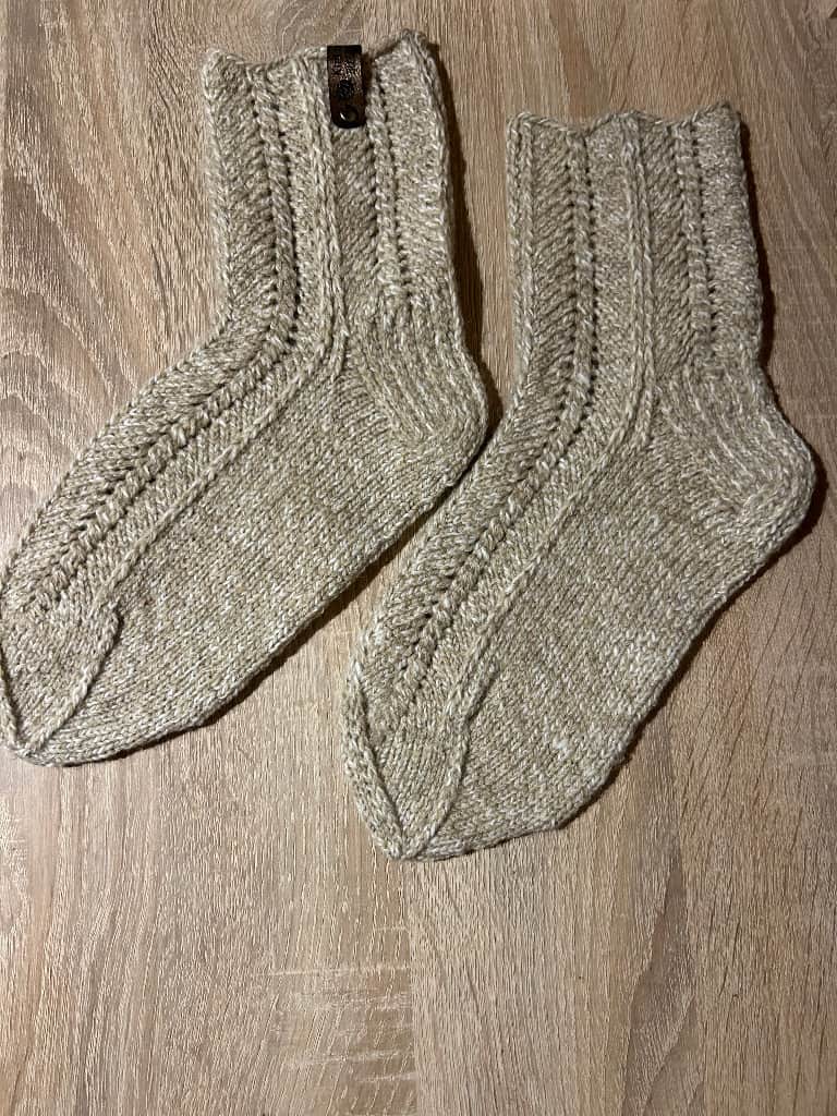 Adītas vilnas zeķes (dabīgā tonī)