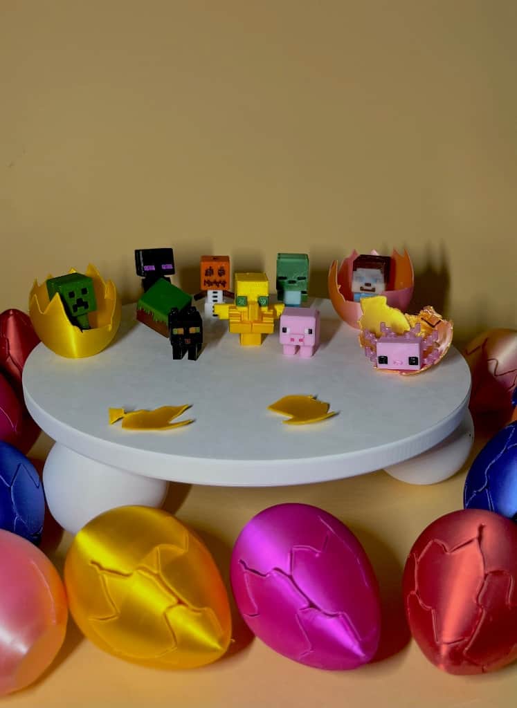 Pārsteigumu olas Eggsplode ar Minecraft kolekcijas figūriņām.