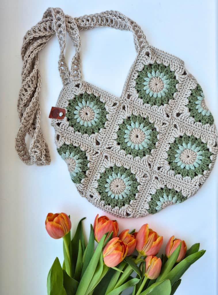 Tamborēta soma ar ziedu motīviem 🌸