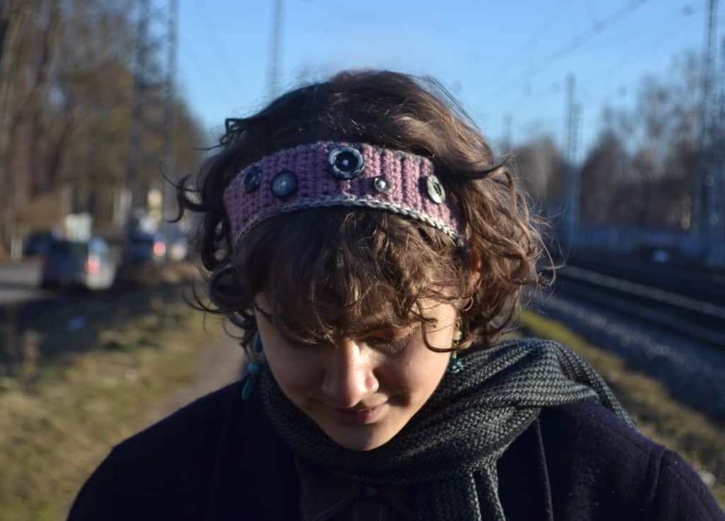 tamborēta rozā matu rota