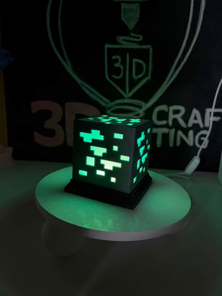 MINECRAFT derīgo izrakteņu (ore block) lampa