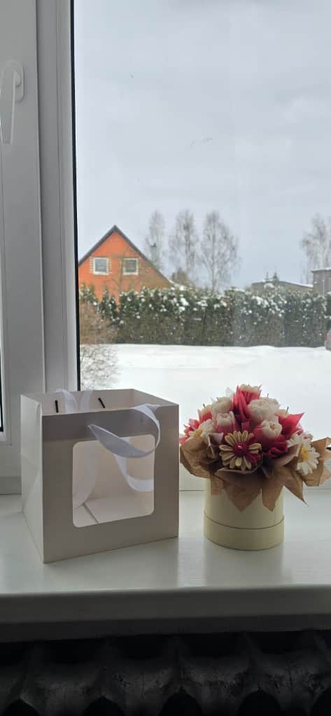 Dekoratīvās dabīgās sojas un kokosriekstu vaska svece "ziedu lielais pušķis"