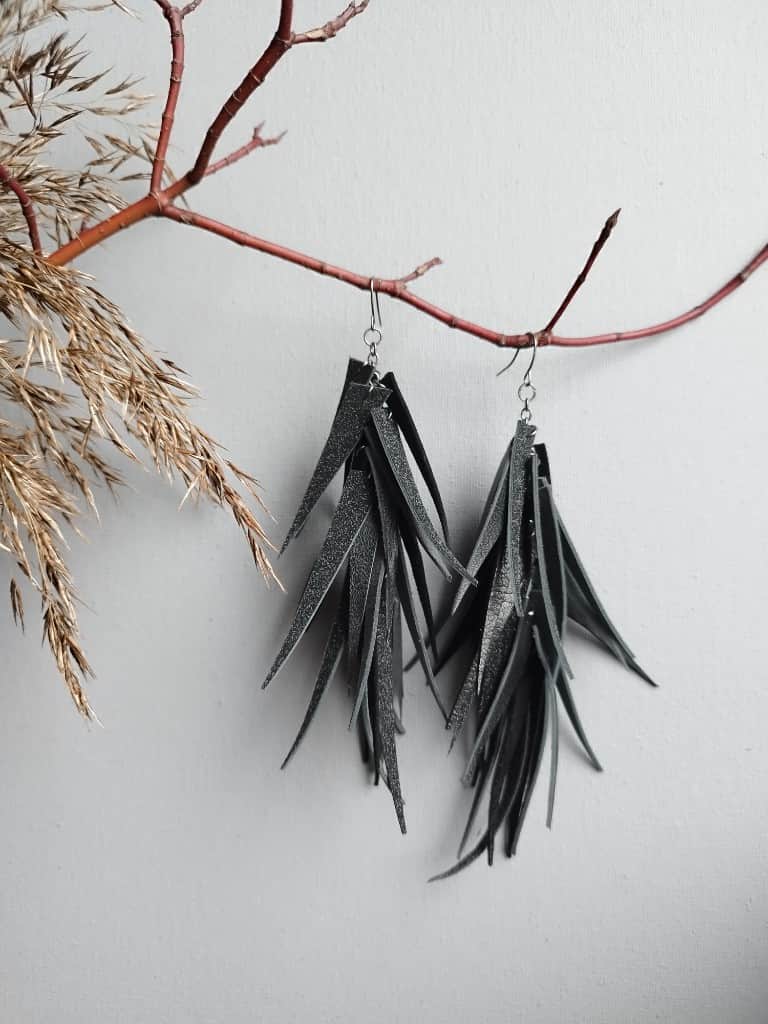 Ādas auskari "Lec, eglīte"