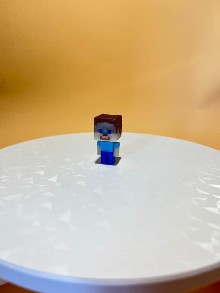 Pārsteigumu olas Eggsplode ar Minecraft kolekcijas figūriņām.