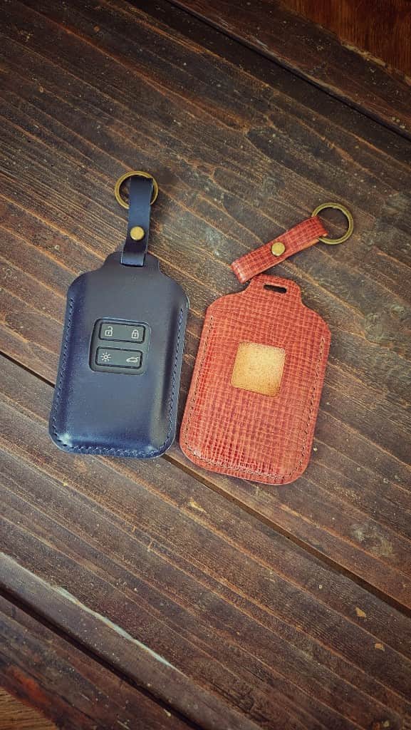 Ādas maks Renault un Dacia atslēgas kartei ar piekariņu 