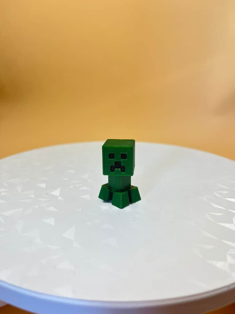 Pārsteigumu olas Eggsplode ar Minecraft kolekcijas figūriņām.