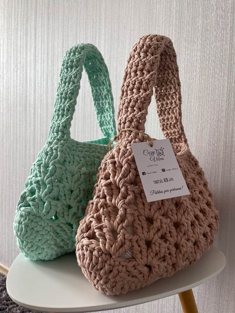 Tamborēta Mint krāsas somiņa