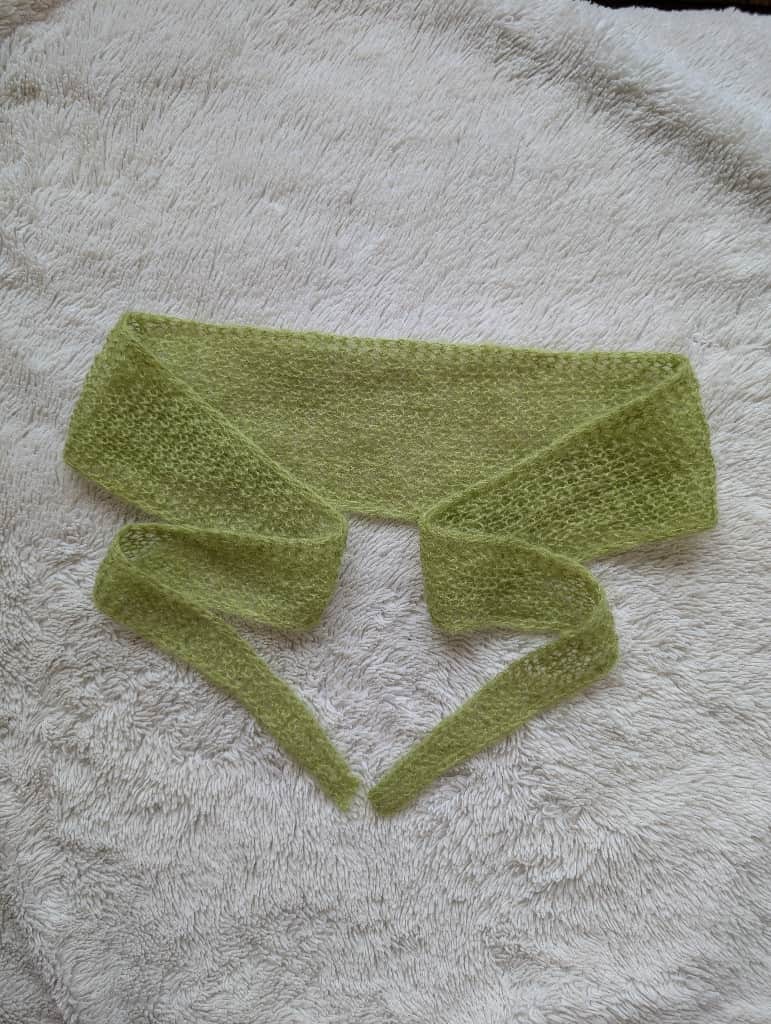 Sofi mohēra šallīte - viegls zaļa kakla aksesuārs minimālisma stilā