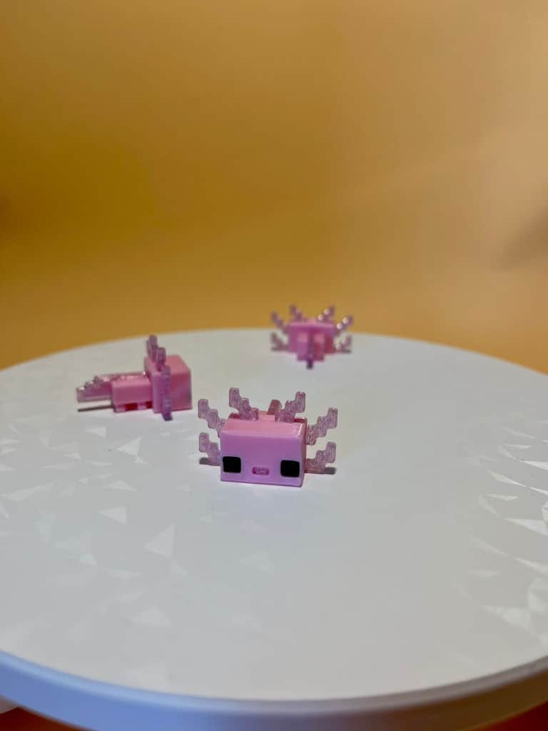 Pārsteigumu olas Eggsplode ar Minecraft kolekcijas figūriņām.