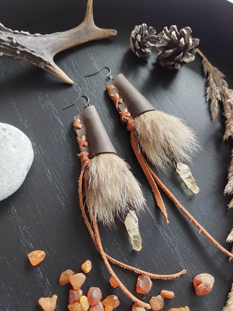 Ādas auskari "Hunter's Daughter" ar kristāliem