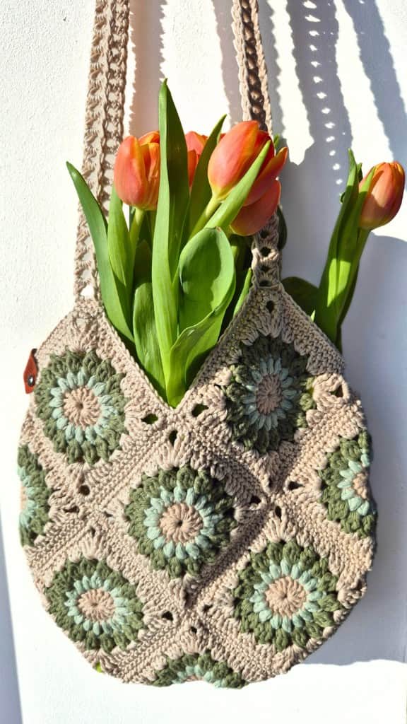 Tamborēta soma ar ziedu motīviem 🌸