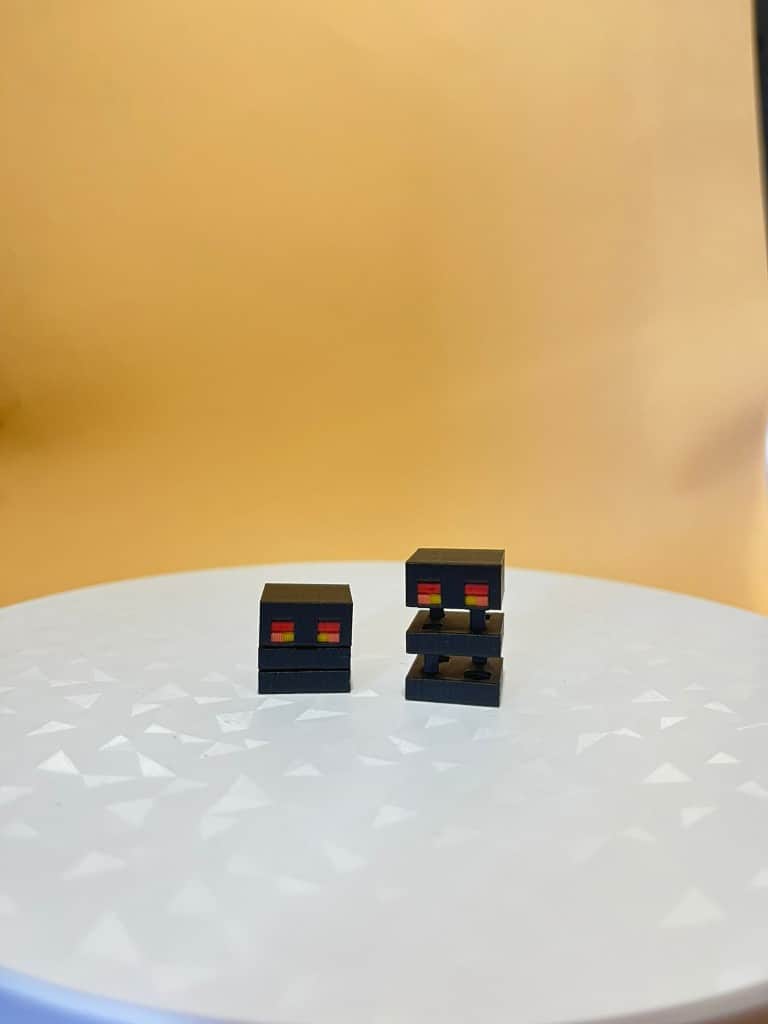 Pārsteigumu olas Eggsplode ar Minecraft kolekcijas figūriņām.