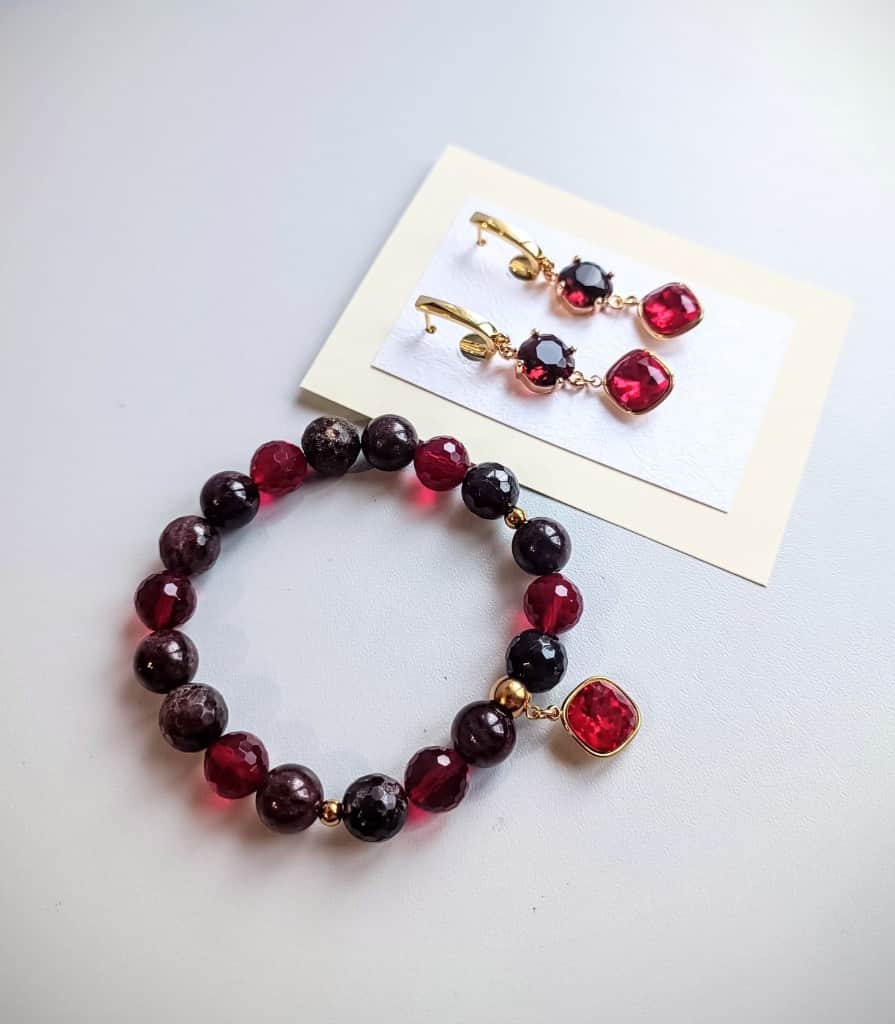 Komplekts auskari un aproce Sirsniņa uc