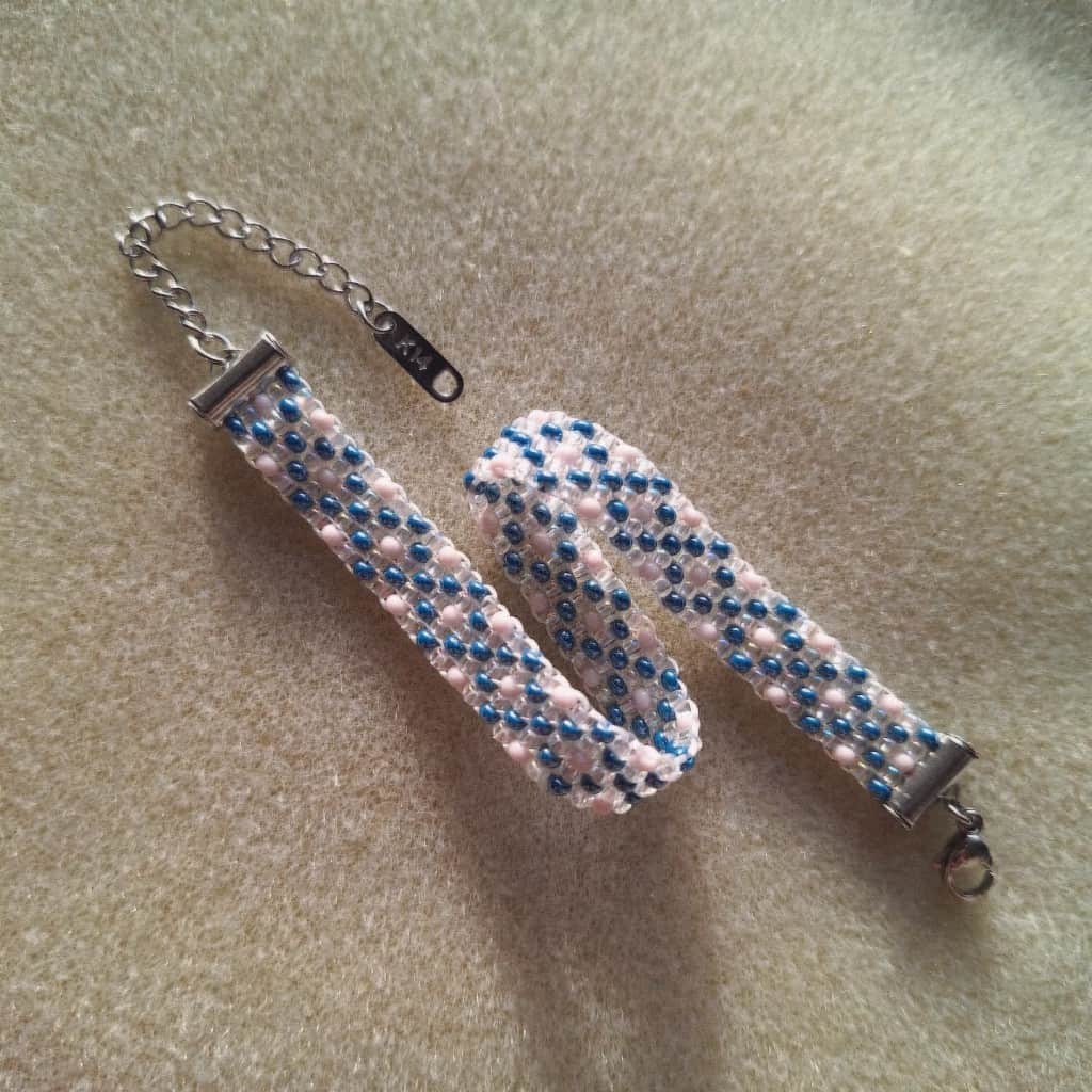 Pērlīšu rokassprādze