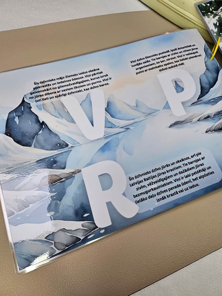 Lipekļu grāmata "Dzīvnieku burtiņi"