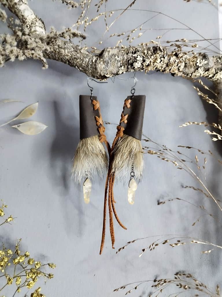 Ādas auskari "Hunter's Daughter" ar kristāliem