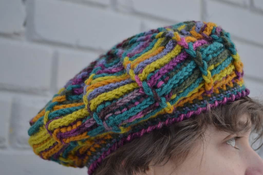 tamborēta raiba berete