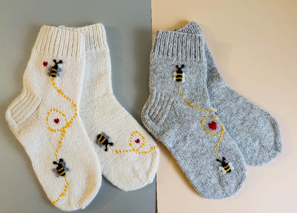 Vilnas zeķes ar bitēm.