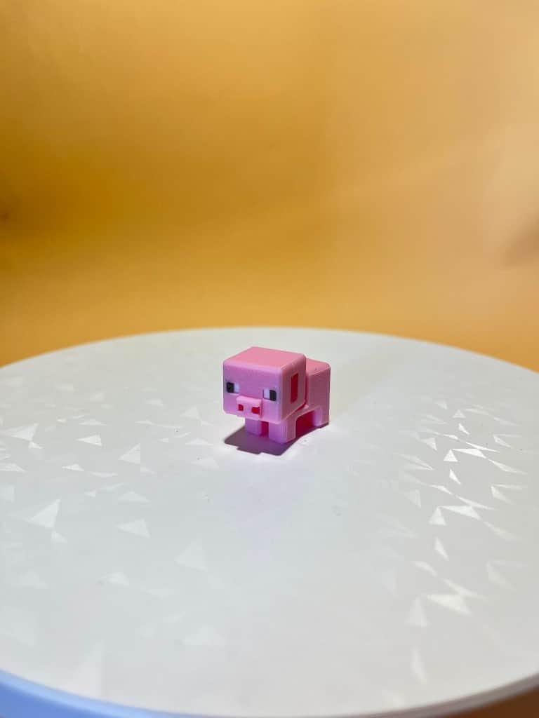 Pārsteigumu olas Eggsplode ar Minecraft kolekcijas figūriņām.