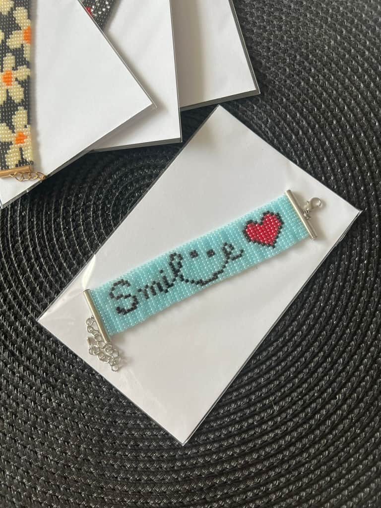 Pērļotas rokassprādzes