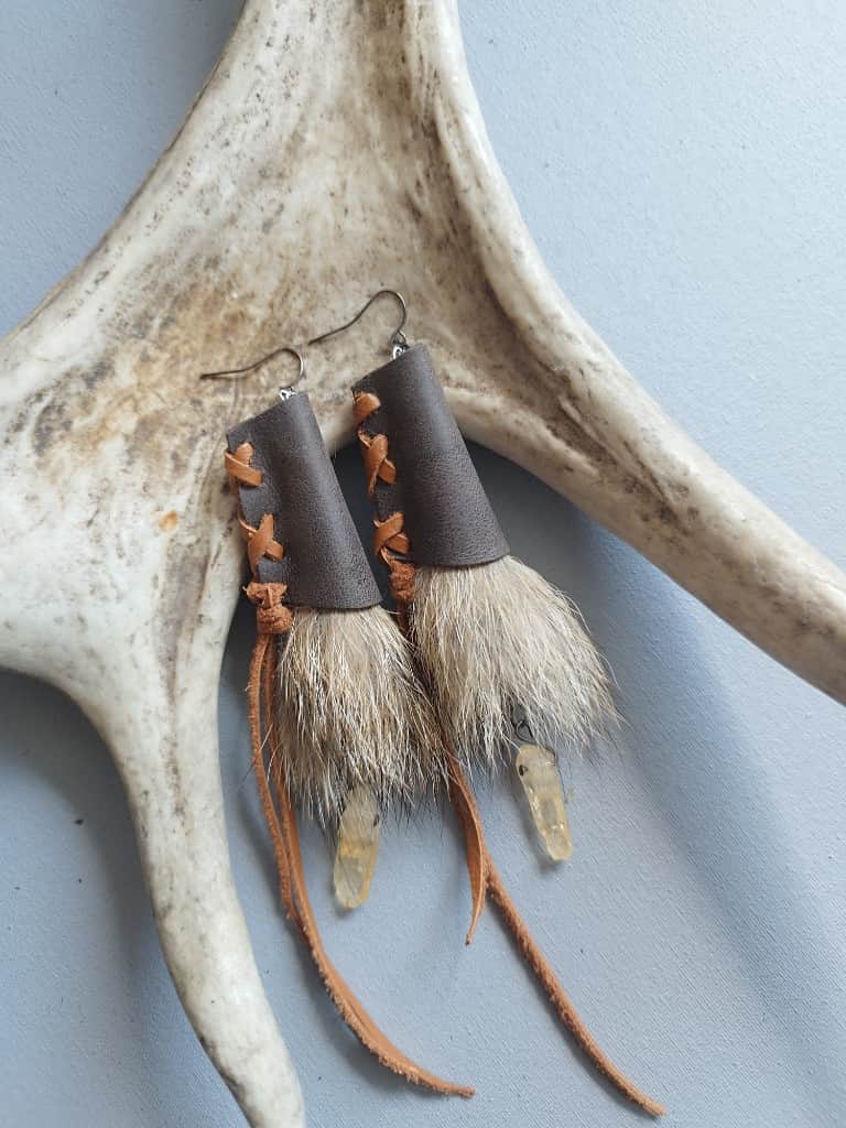 Ādas auskari "Hunter's Daughter" ar kristāliem