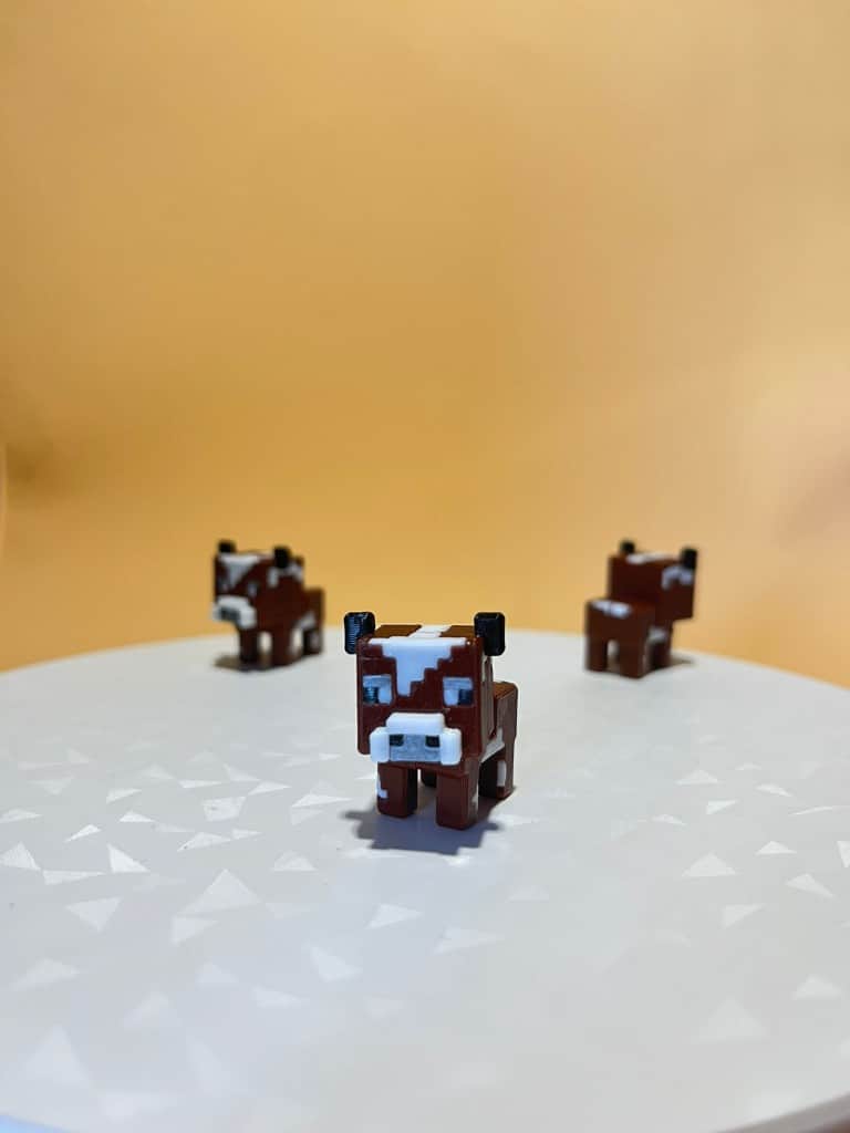 Pārsteigumu olas Eggsplode ar Minecraft kolekcijas figūriņām.