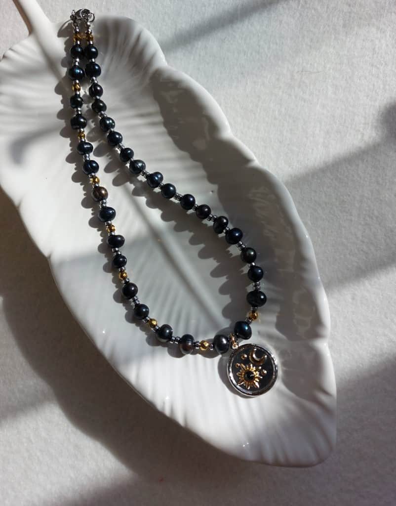 Saldūdens pērļu kaklarota ar kulonu