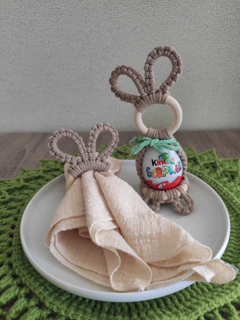 Lieldienu dekors, olu un salvēšu turētāji