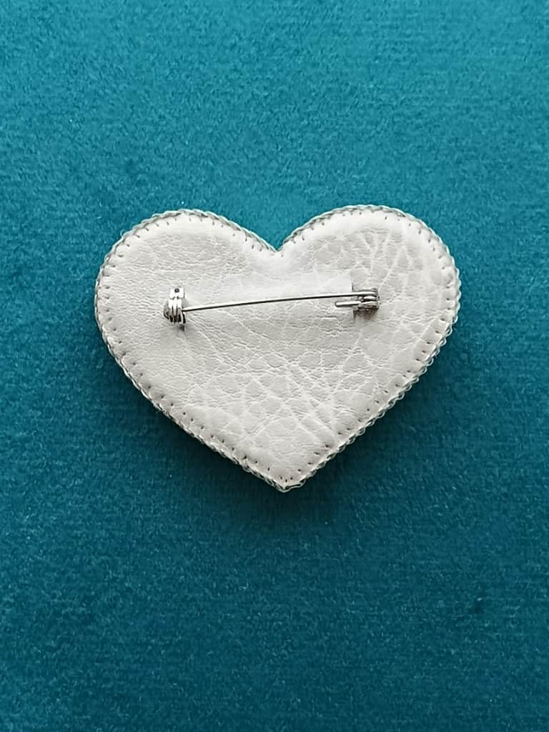 Piespraude (broša) "Baltā Sirds" 