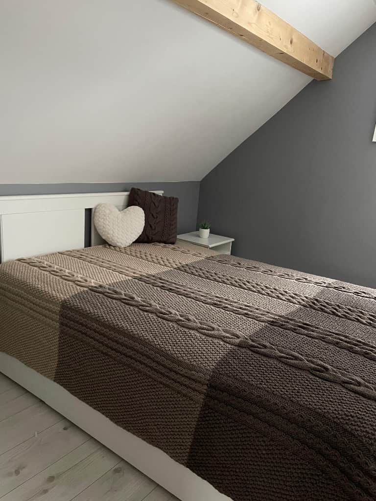 Ar rokām adīta 2-vietīgā sega – pārklājs