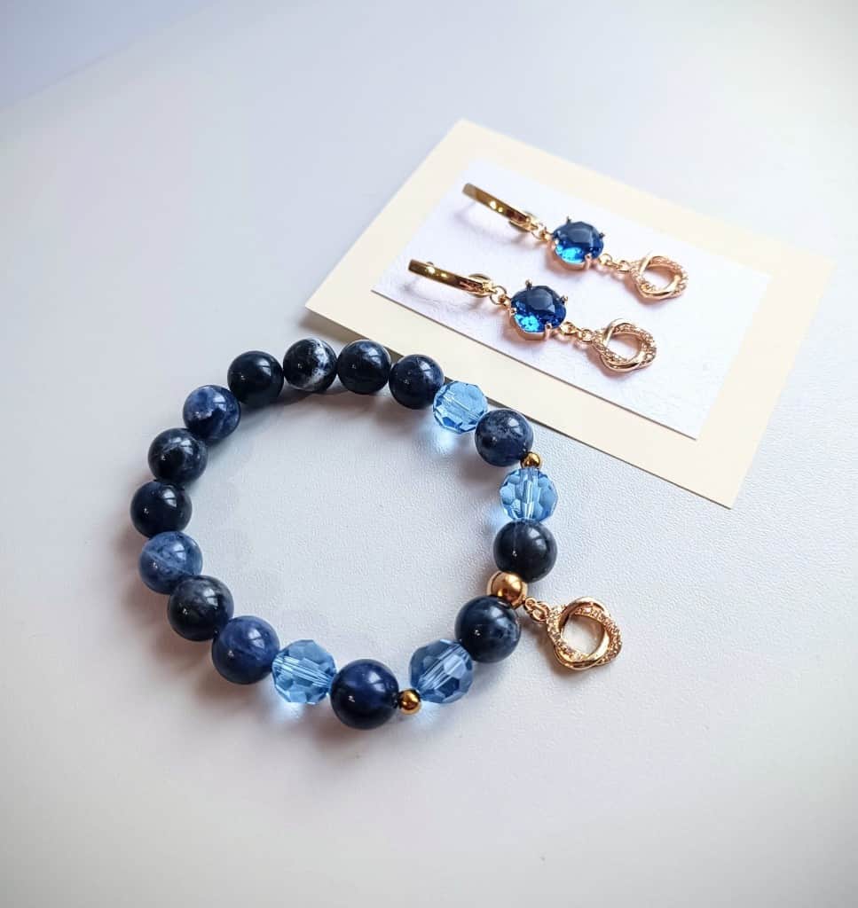 Komplekts auskari un aproce Sirsniņa uc